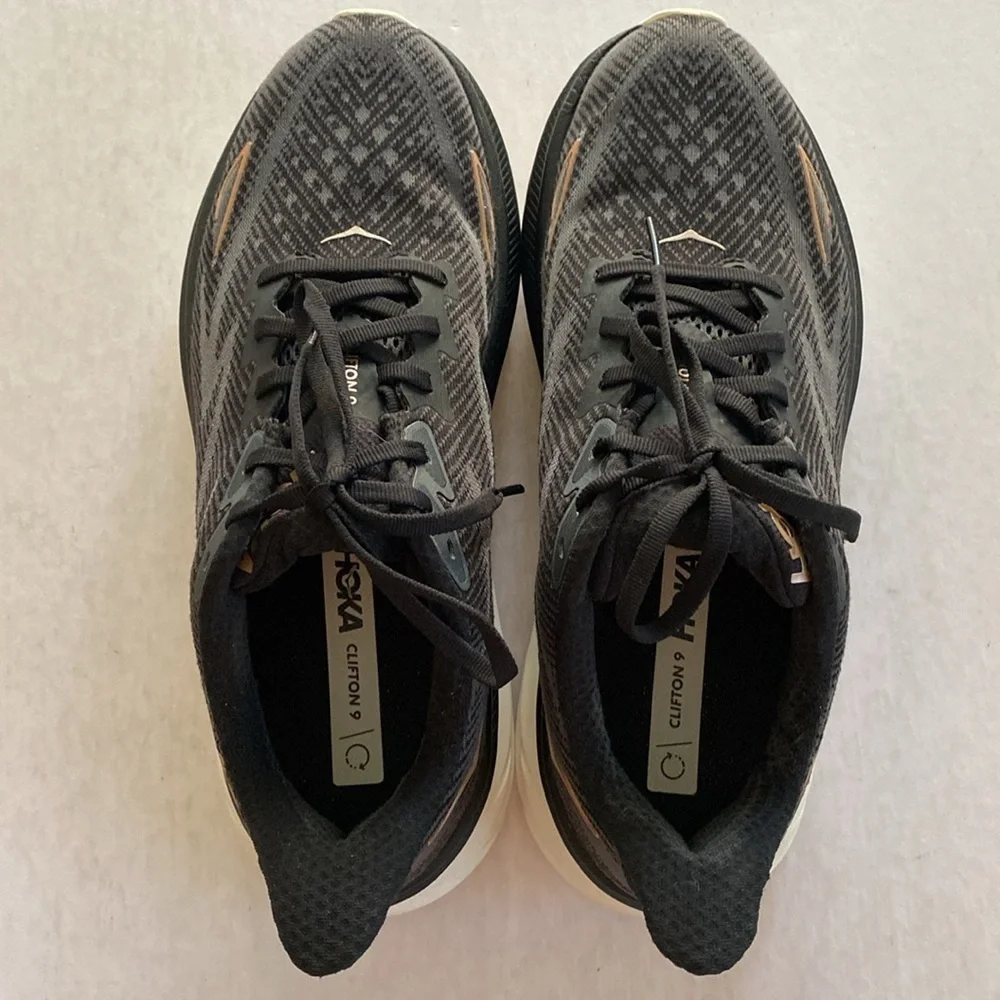 HOKA Women’s Clifton 9 Black Running Shoes Size 9.5 D